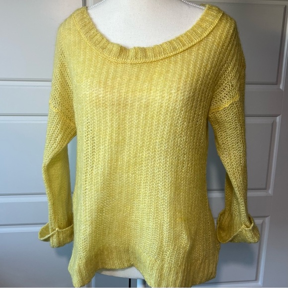 Yellow Knit Sweater Lightweight Pullover Long Sleeve Casual Top Medium - Picture 1 of 8